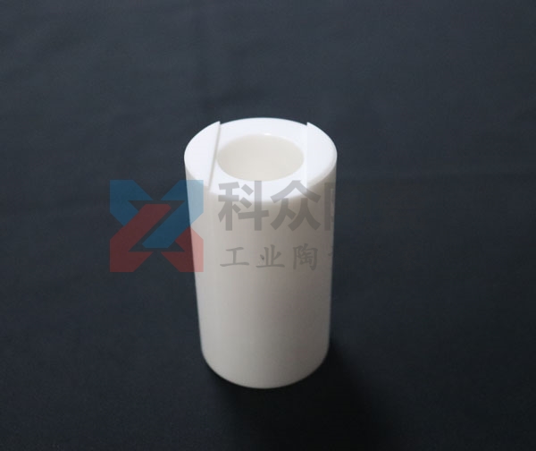 高鋁陶瓷耐磨管是什么？它的優(yōu)點(diǎn)在哪？